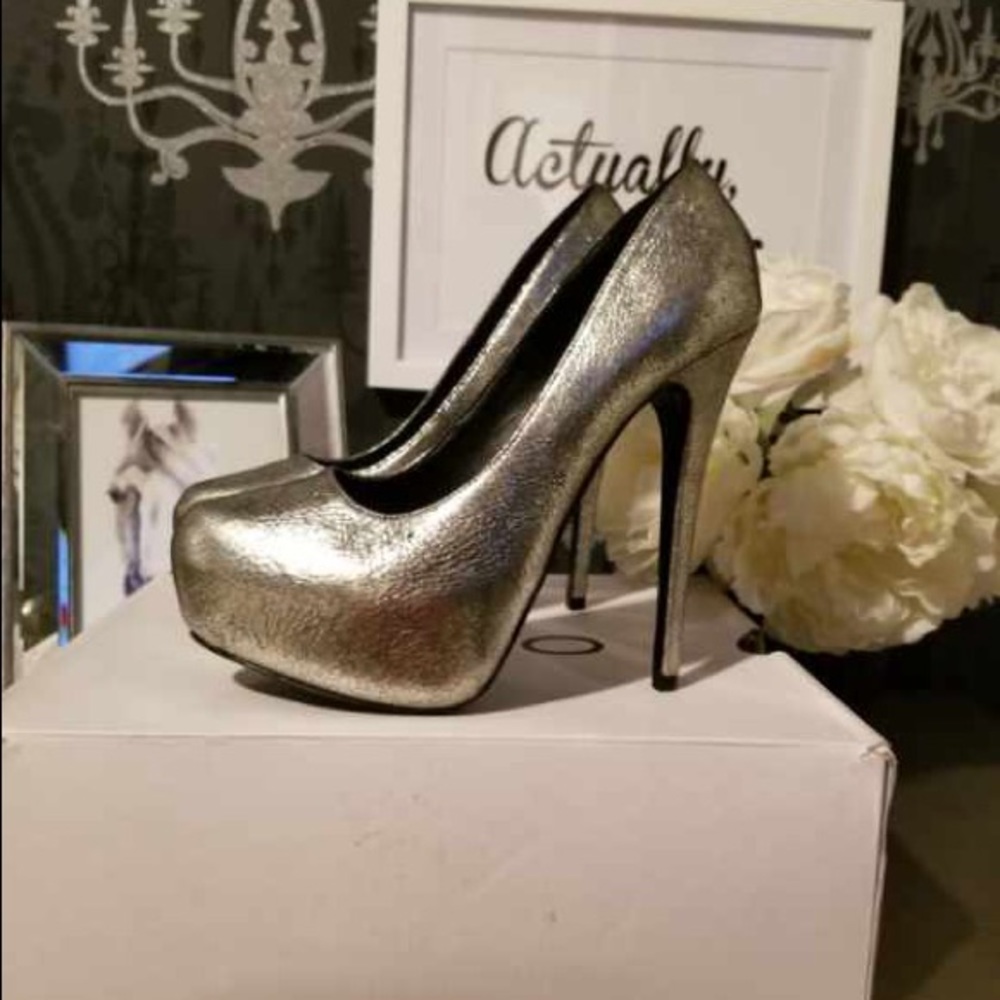 High heels - Picture 2 of 3
